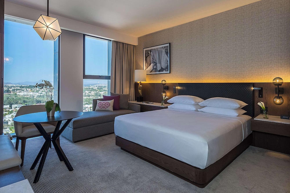 Club, King Bed