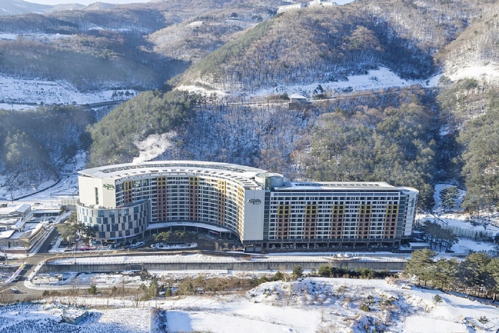 Mayhills Resort 4/50