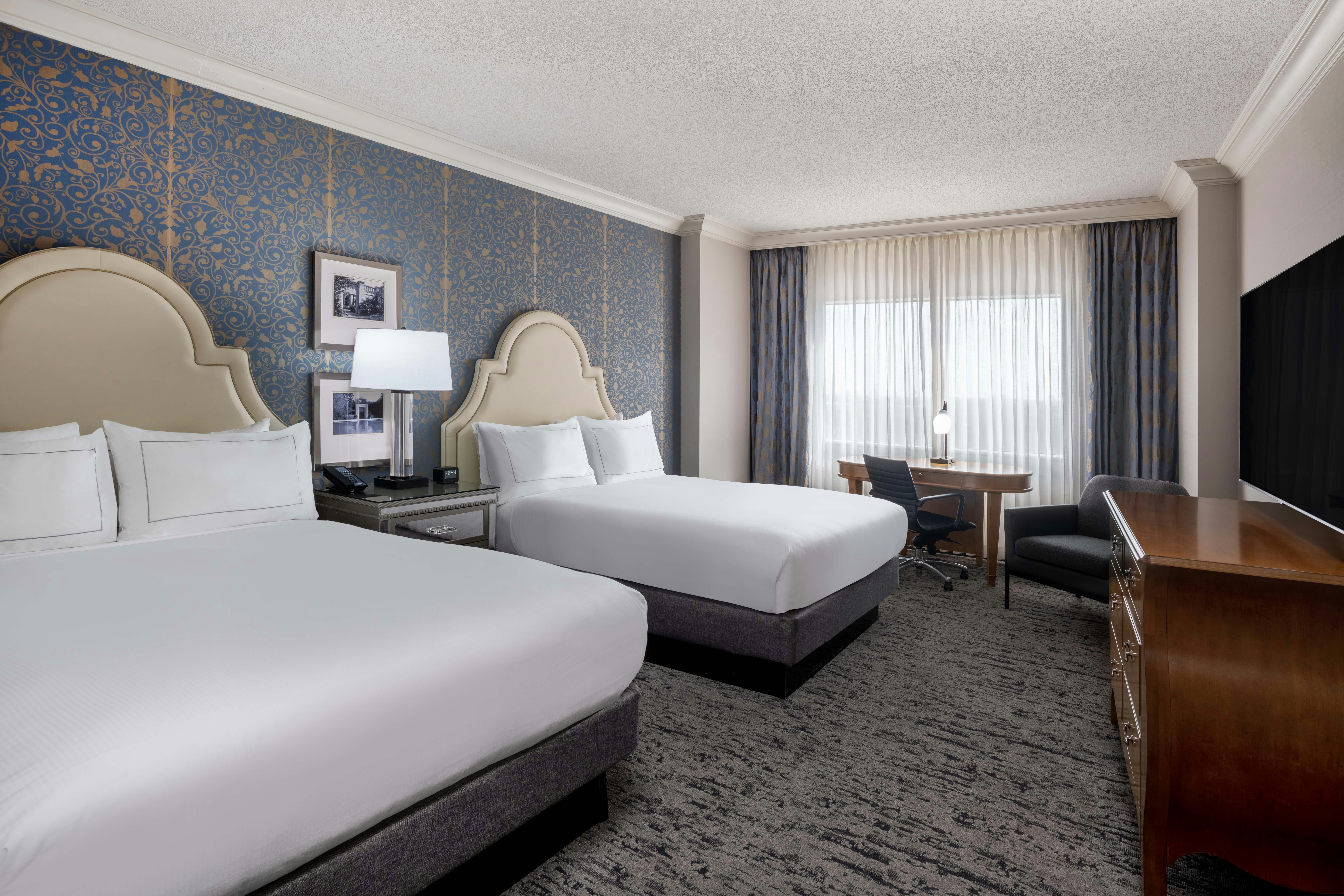 DELUXE, 2 DOUBLE BEDS