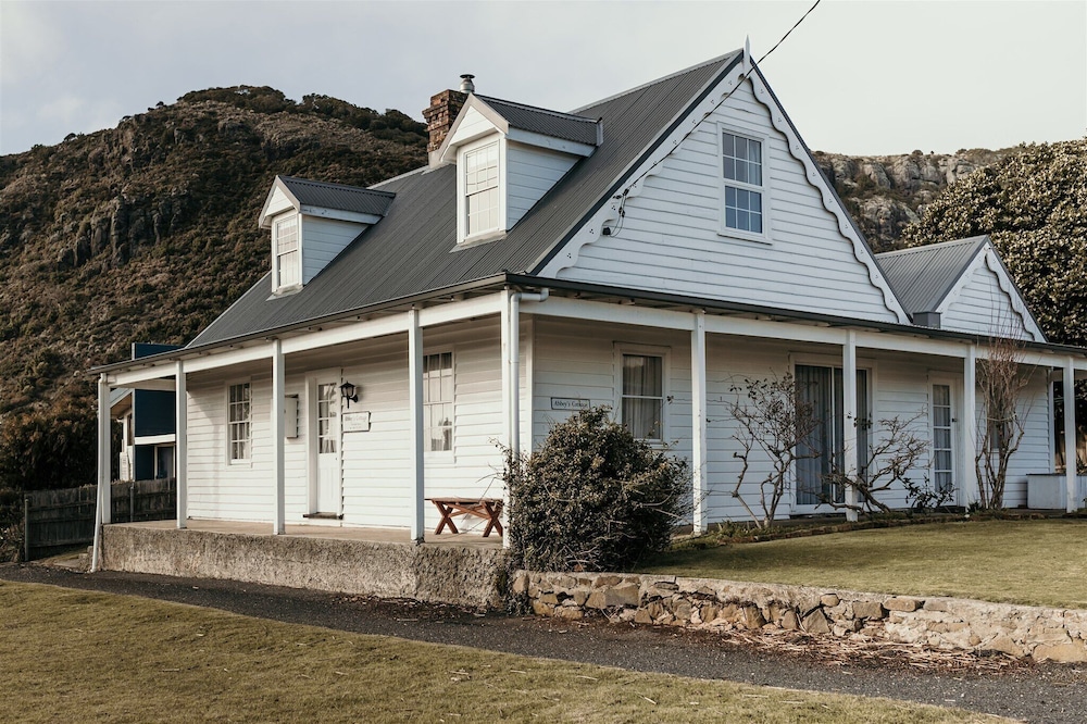 Stanley Hotel And Stanley Village Apartments 46/50