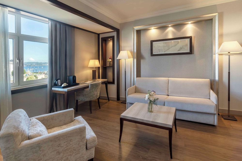 جناح جونيور بسرير كينج بإطلالة على البحر مع سرير إضافي، NH Collection A Coruna Finisterre 3/6