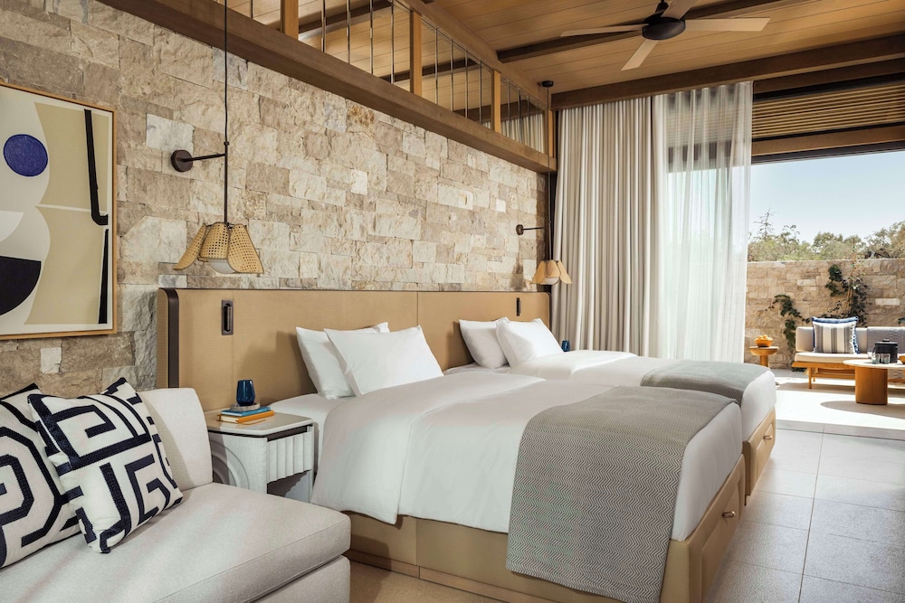 AESTHESIS, BUNGALOW, QUEEN BED, WITH POOL