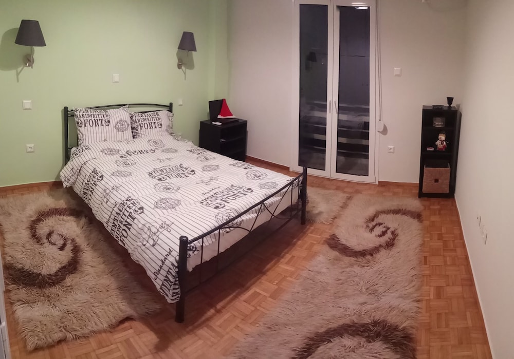 Grandma Vasiliki Rooms To Let 7/55