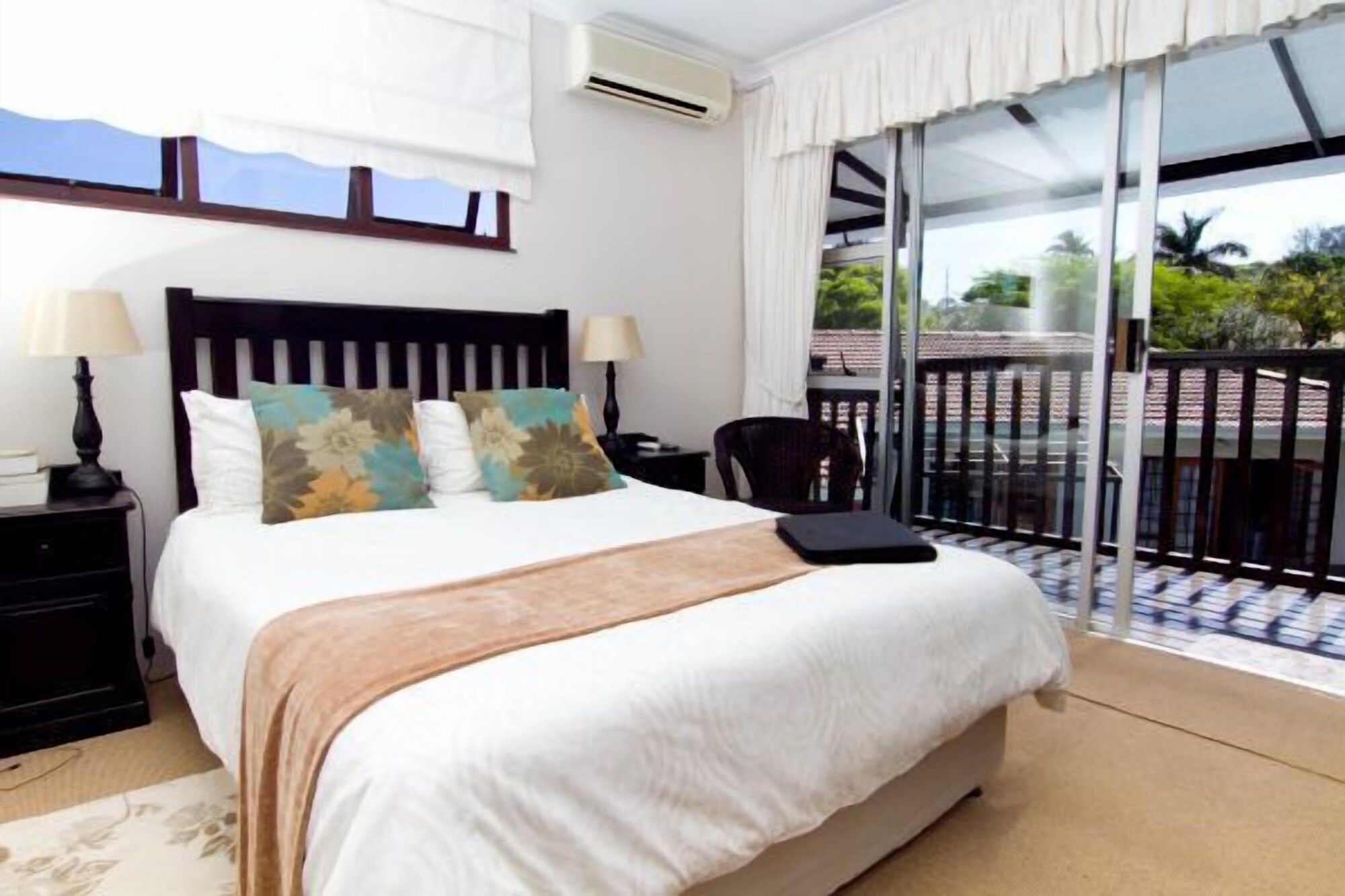 ROOM, KING BED