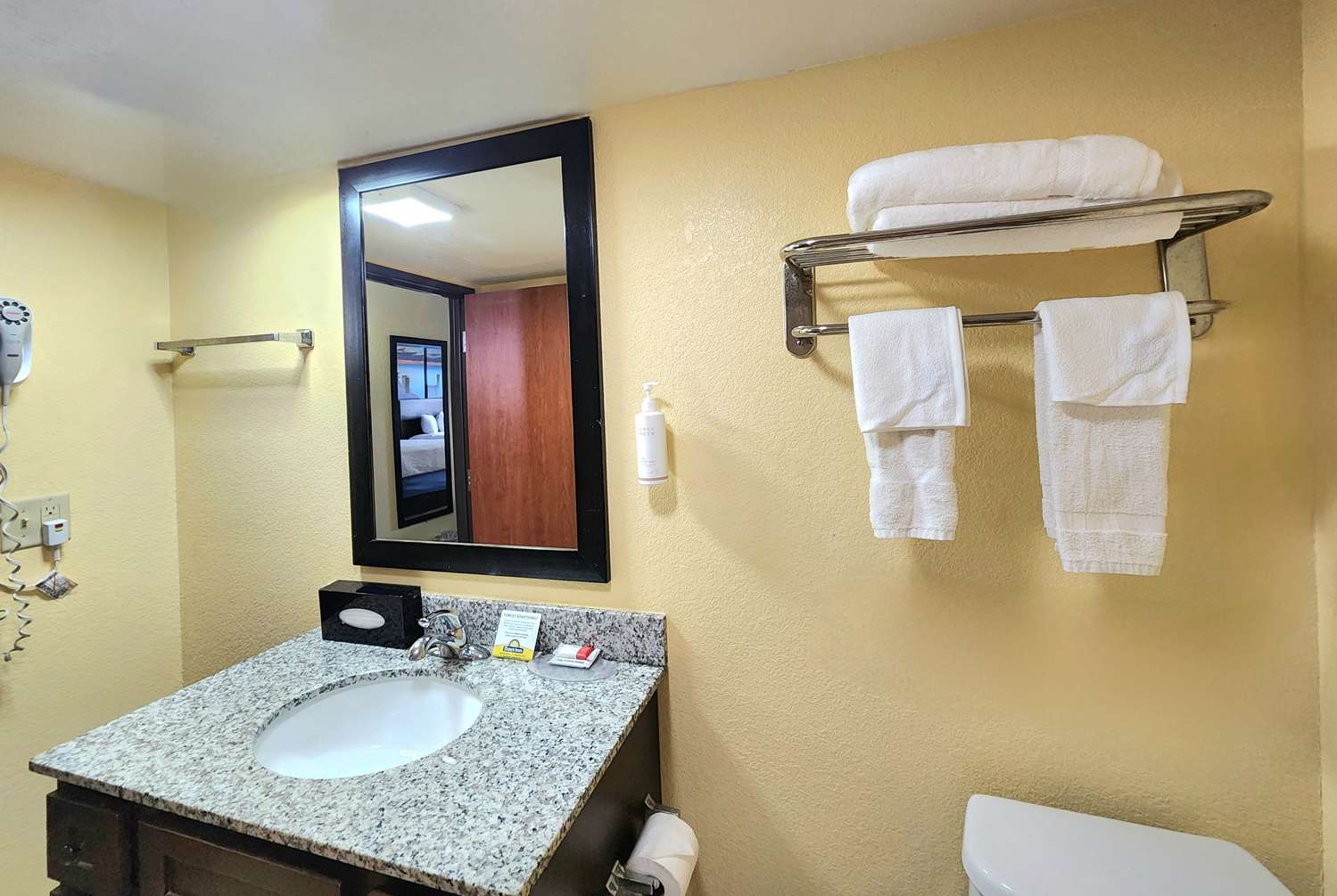 Days Inn by Wyndham New Orleans Pontchartrain 42/43