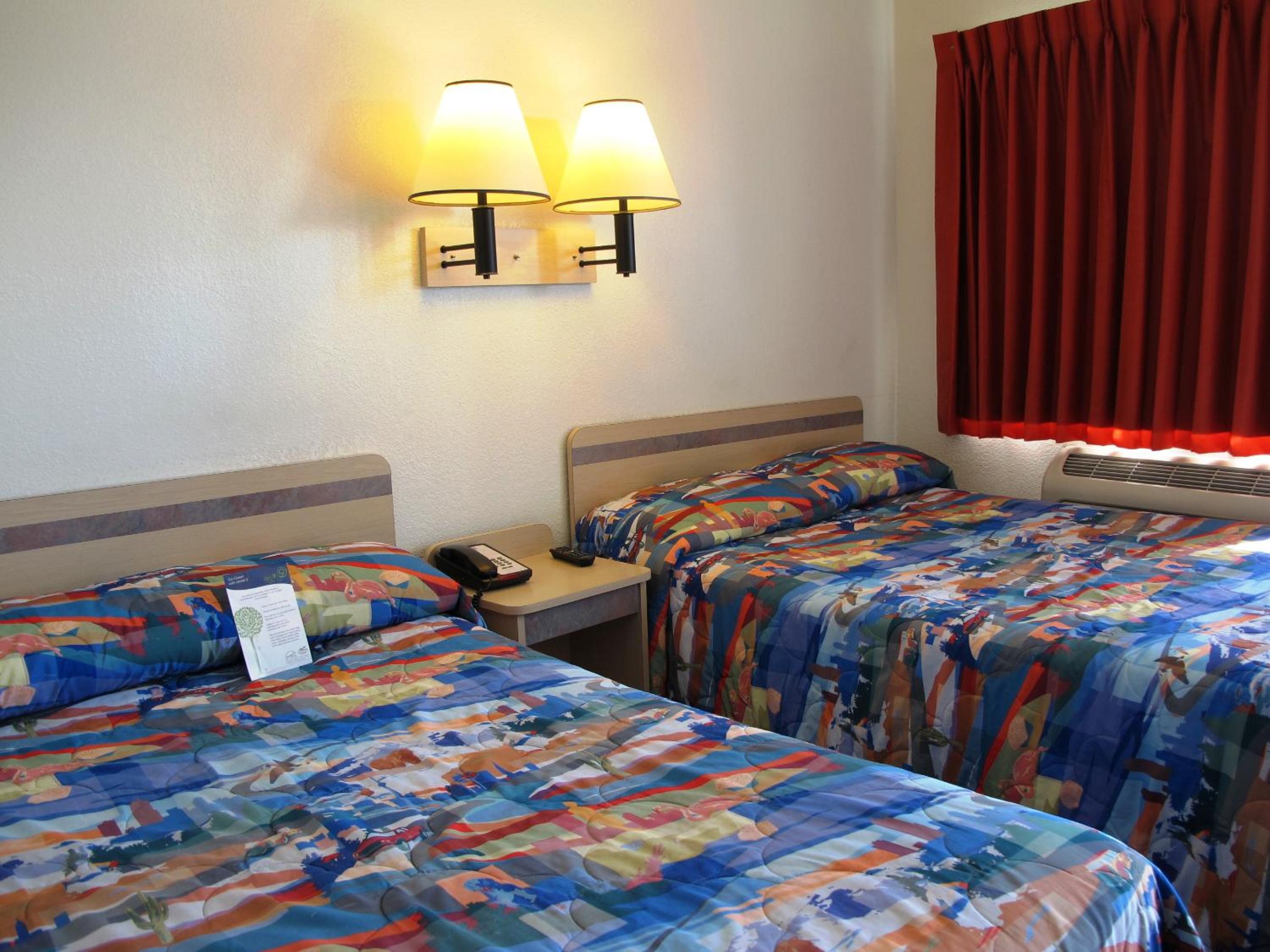 غرفة رباعية للمدخنين، Motel6 Ontario, OR 3/4