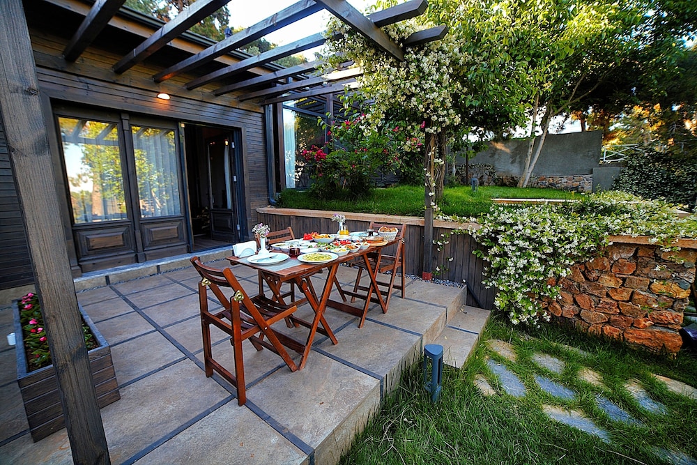 Triada Hotel Buyukada 53/60