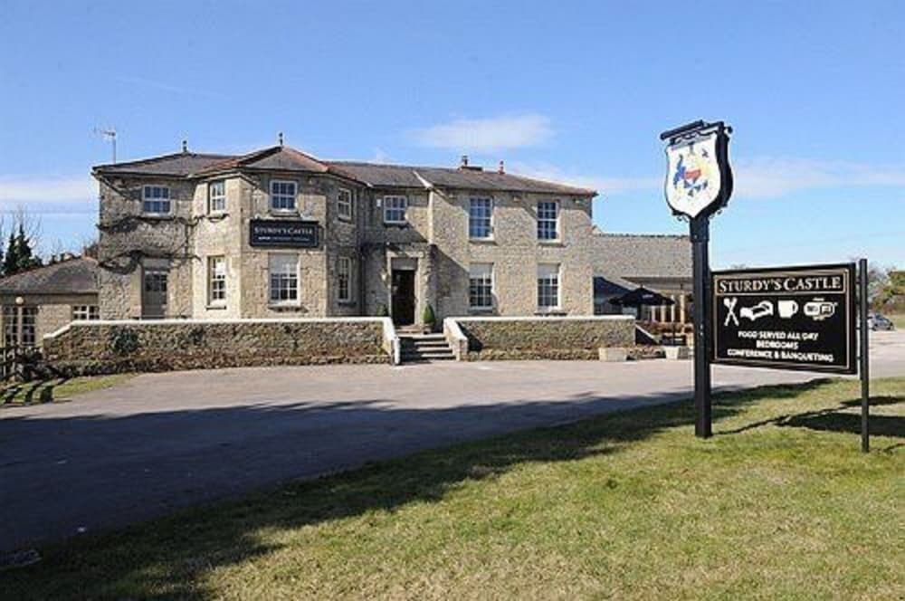 Sturdy's Castle Country Inn 43/47