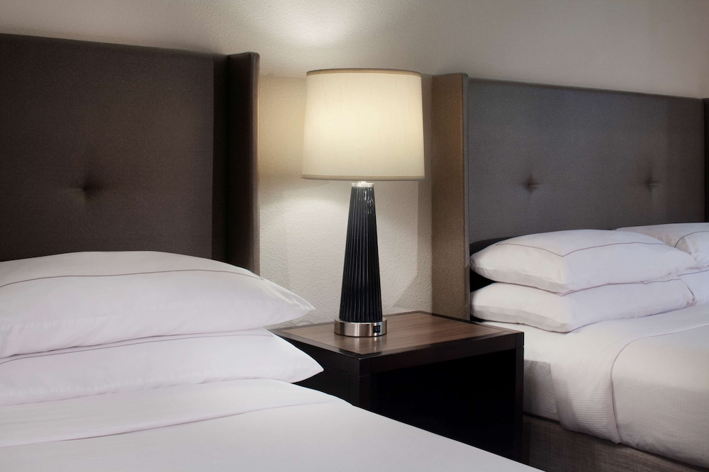 Hilton Santa Cruz/Scotts Valley 21/75