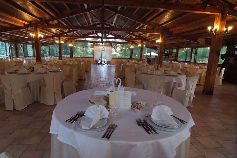 restaurant cafeteria