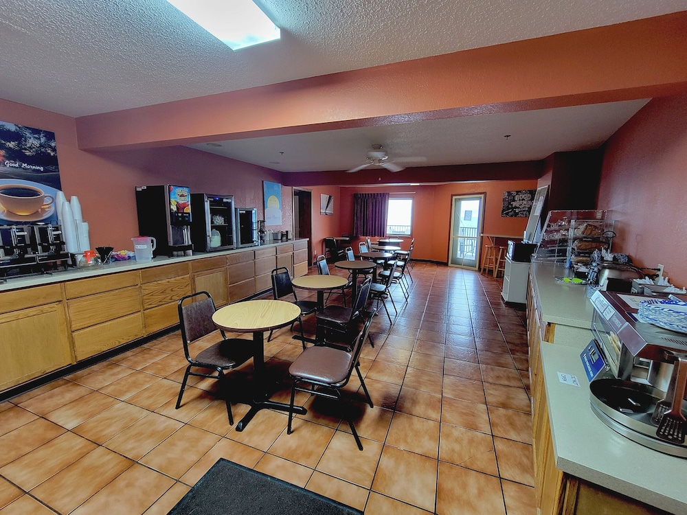 AmericInn by Wyndham Saint Ignace 40/56