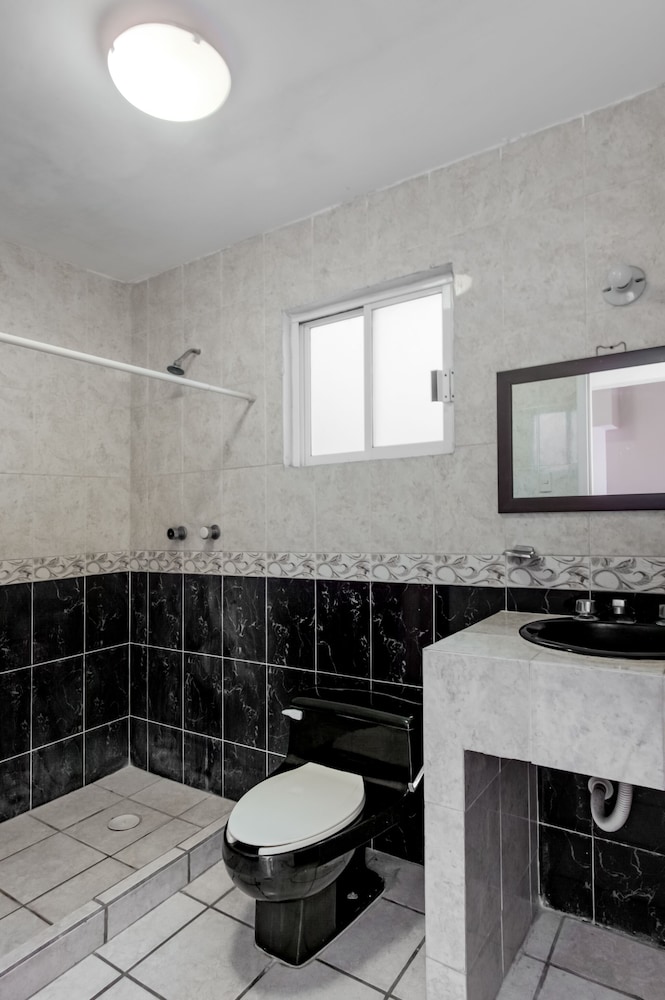 Boca Inn Hotel &amp; Suites 60/66