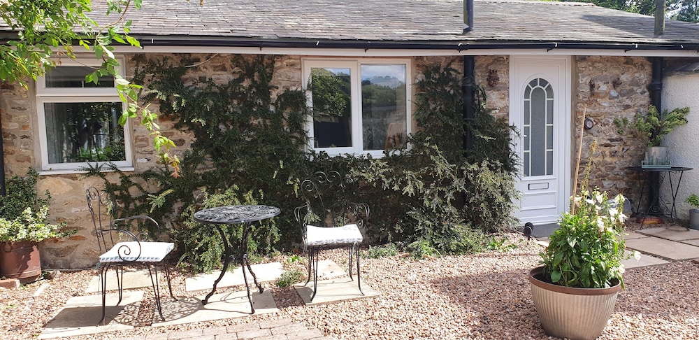 Monkton Court Hotel 45/50