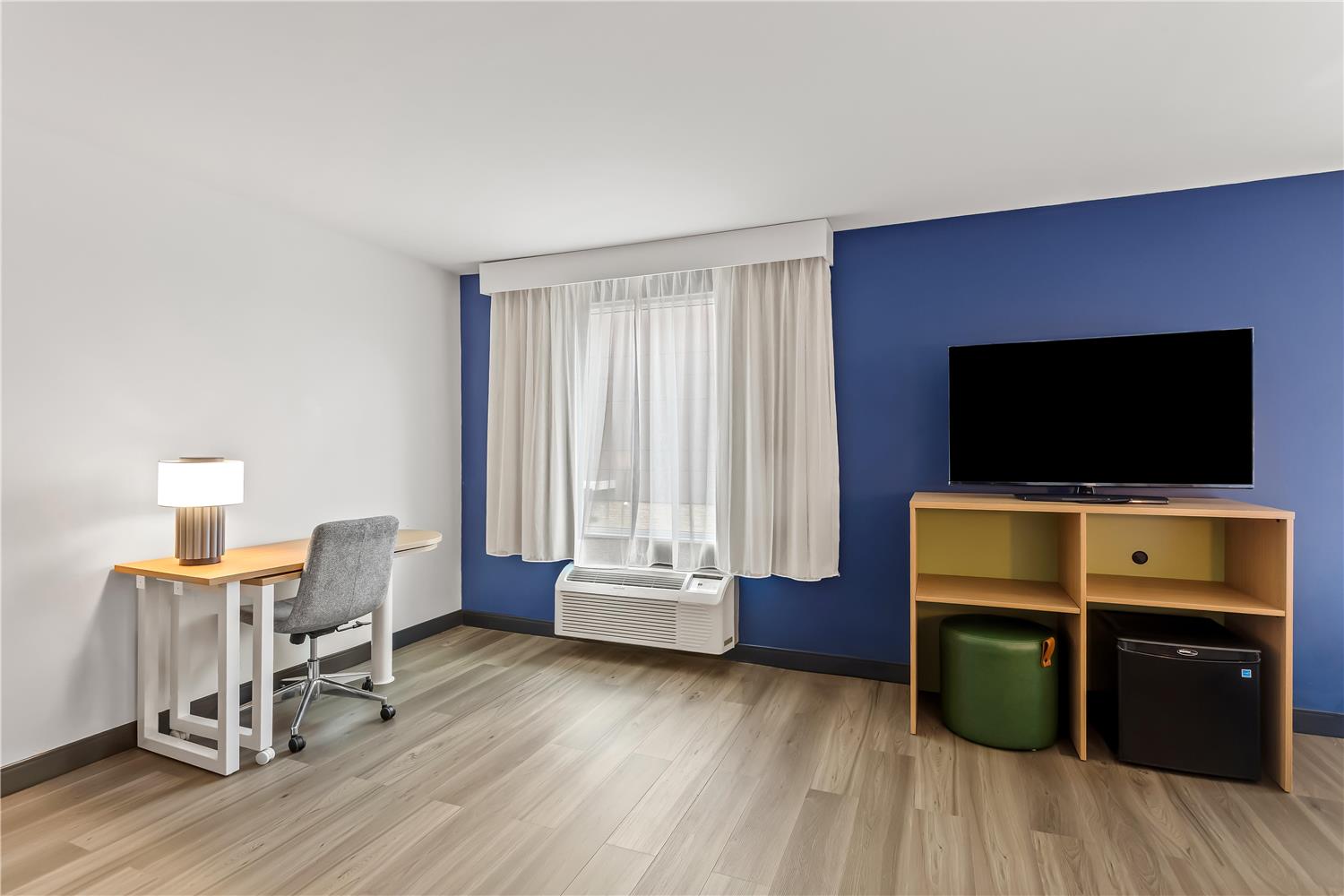 Spark by Hilton Oak Forest 12/48
