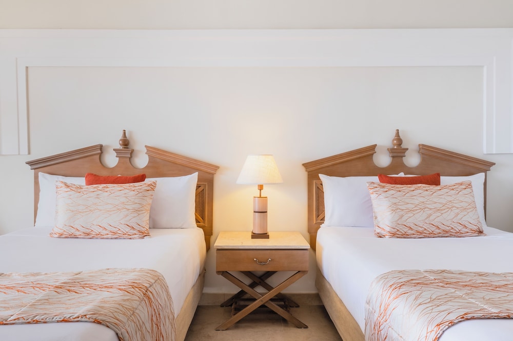 Iberostar Waves Rose Hall Beach All Inclusive 15/50