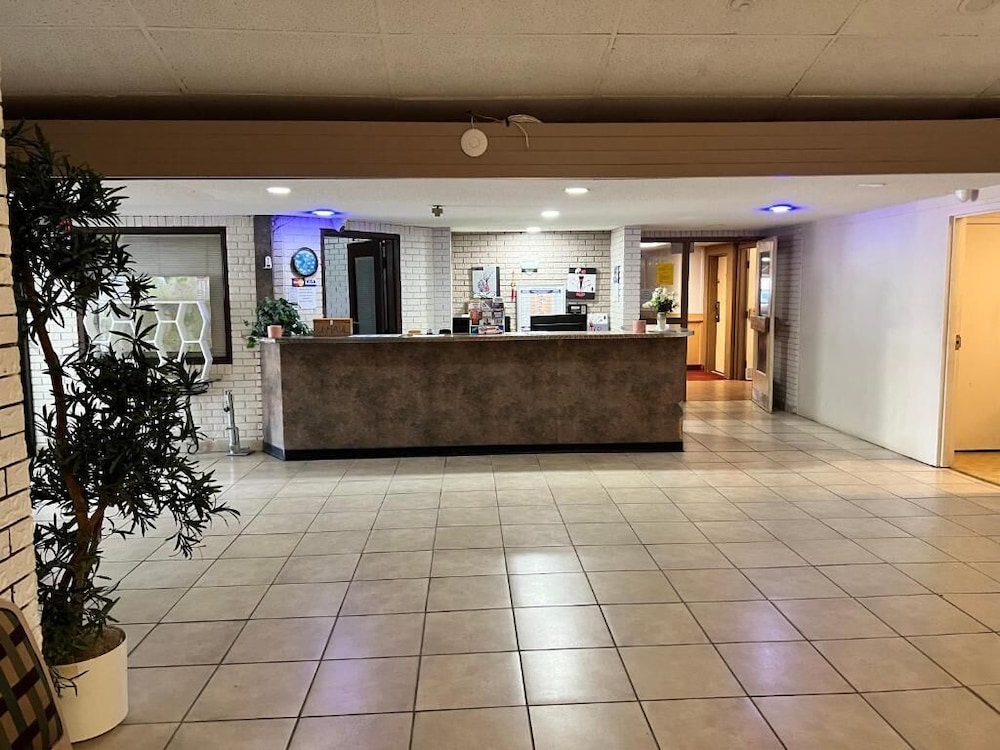 Lively Inn & Suites 5/61