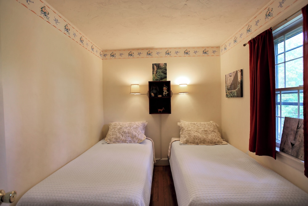 Suite, King and Twin Beds