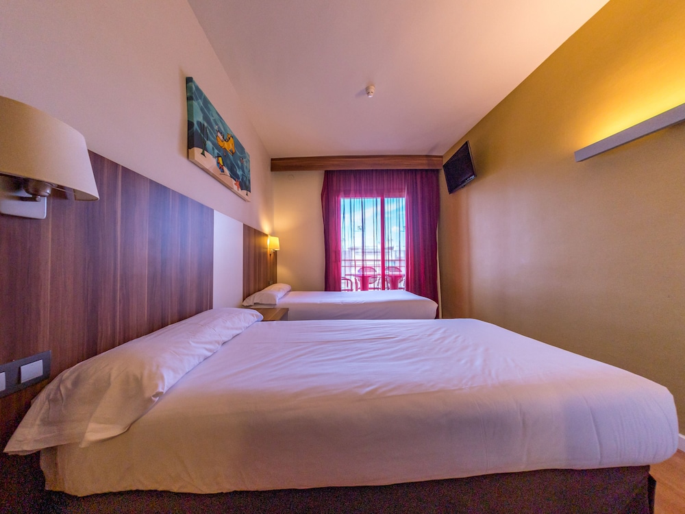 Golden Avenida Suites 5/27