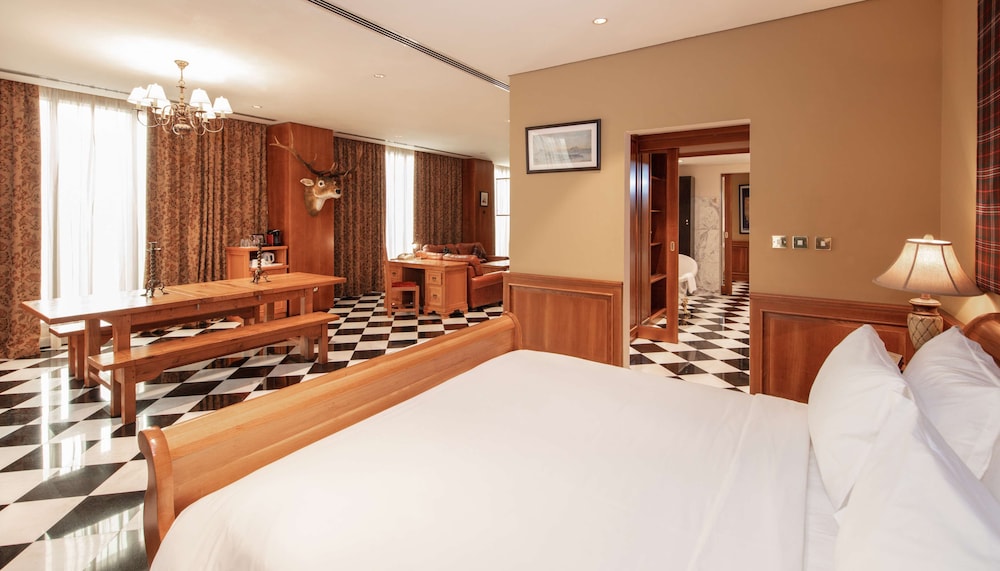 Theme, Suite, King Bed