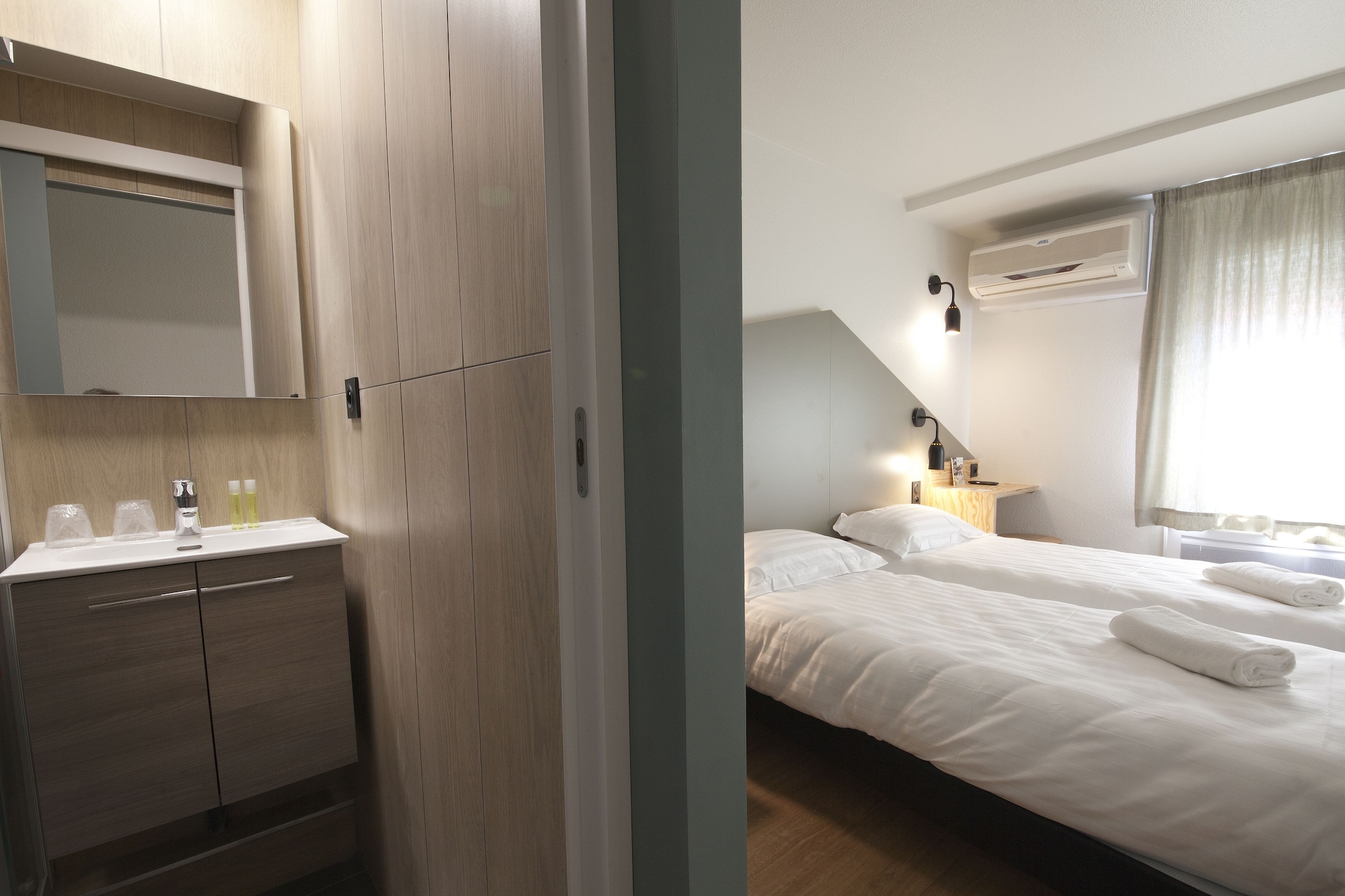 غرفة قياسية بسريرين منفصلين، Brit Hotel Arverne - Clermont Sud 2/4