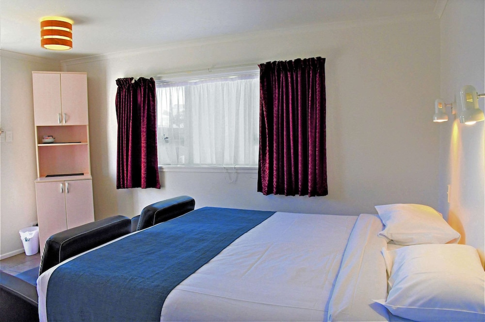Comfort Inn Westshore Beach 9/35