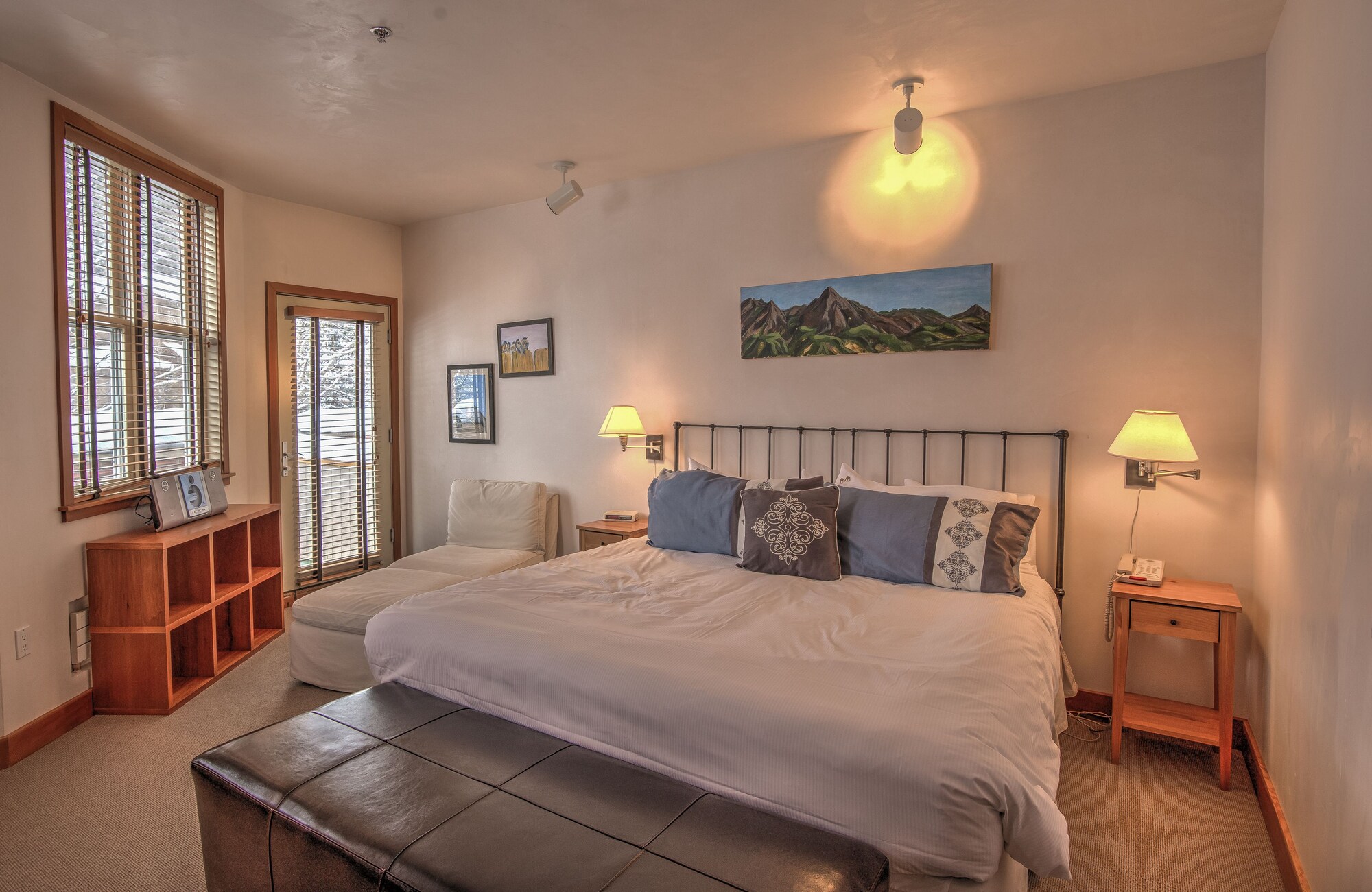 شقة سكنية ديلوكس بسرير كينج وسريرين منفصلين بغرفتي نوم