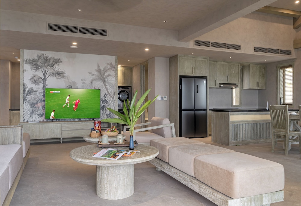 Crown Retreat Quy Nhon 60/88