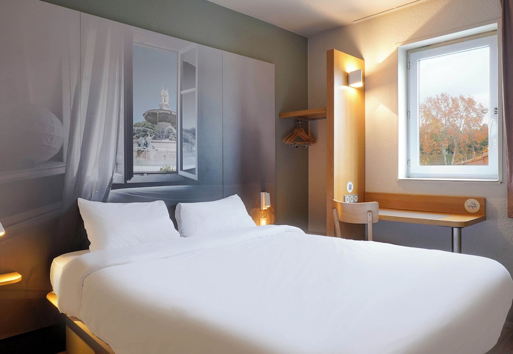 ROOM, DOUBLE BED