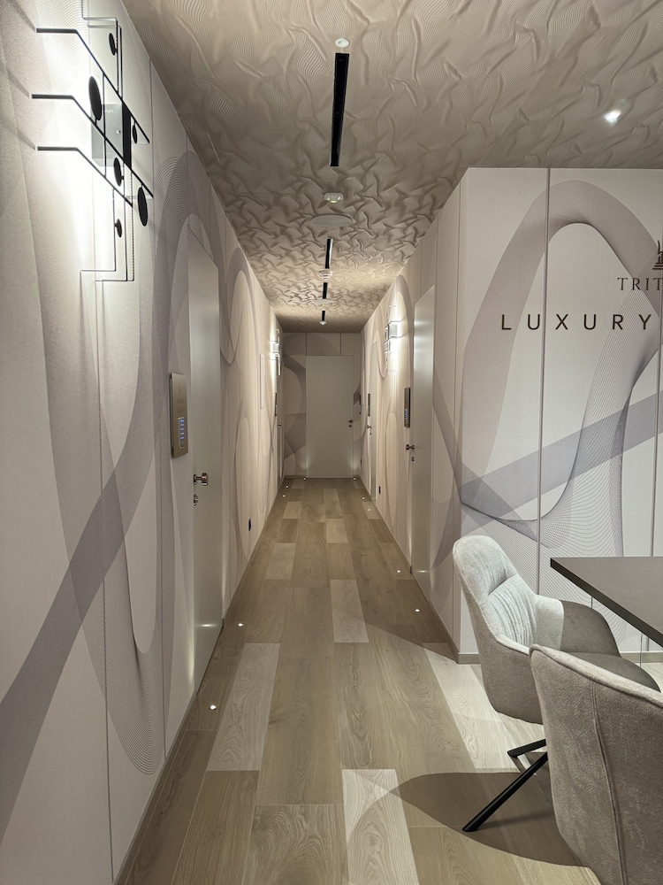 Tritone Luxury Suites 22/30