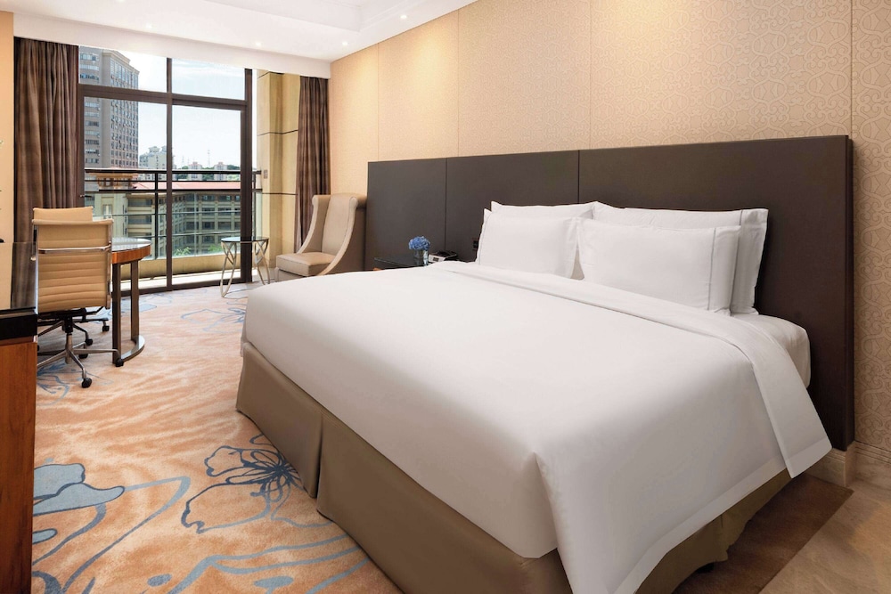 DELUXE, KING BED, CITY VIEW