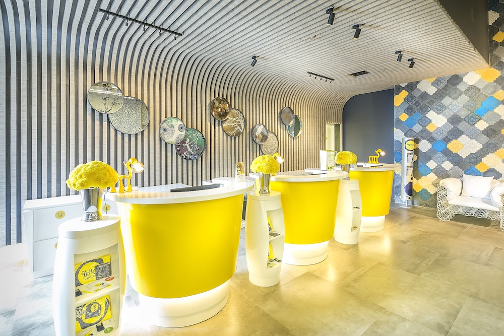 Lobby at Yello Hotel Harmoni Jakarta, JAKARTA