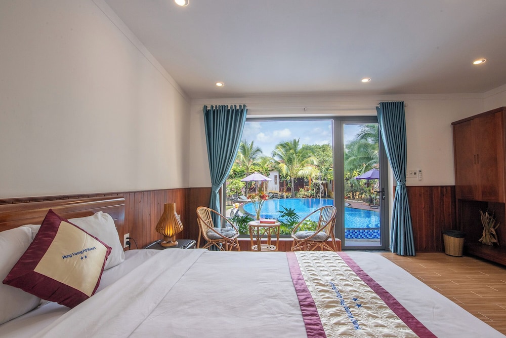 DELUXE, DOUBLE BED, POOL VIEW
