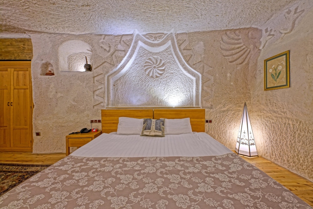 La Casa Cave 7/50