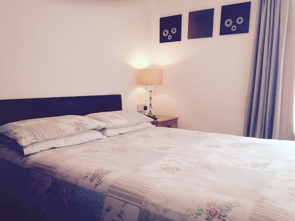 Hazelgrove Guest House 5/25