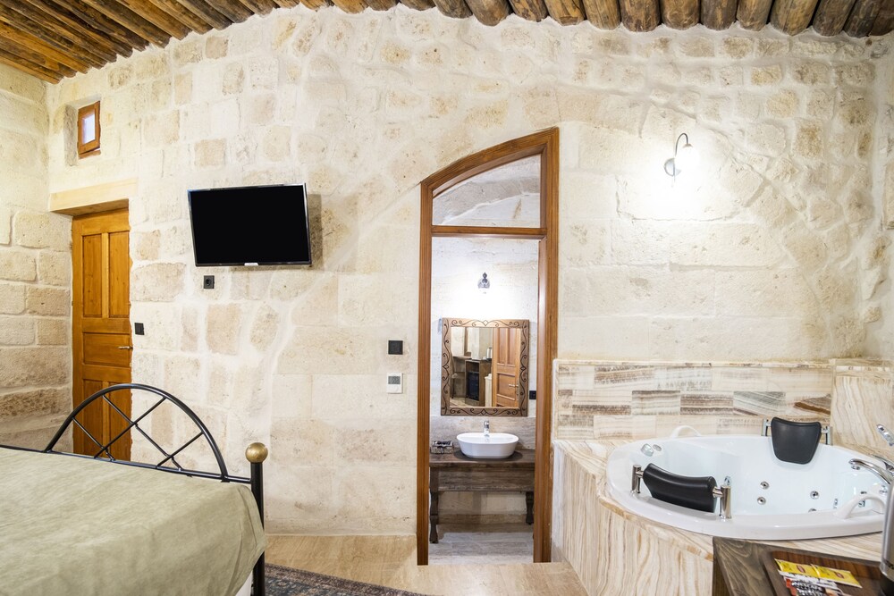 Uzay Cave Suites 37/50