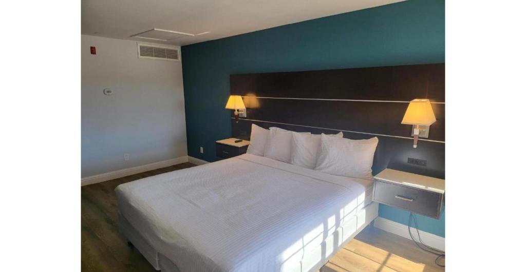 1 King Bed - Mobil Acc RI Shwr Nsmk Kitchen