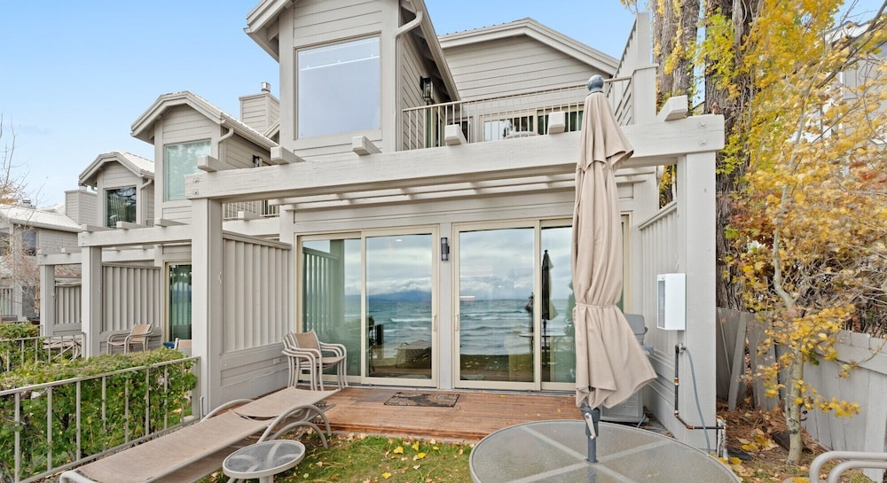 Edgelake Beach Club 4/50