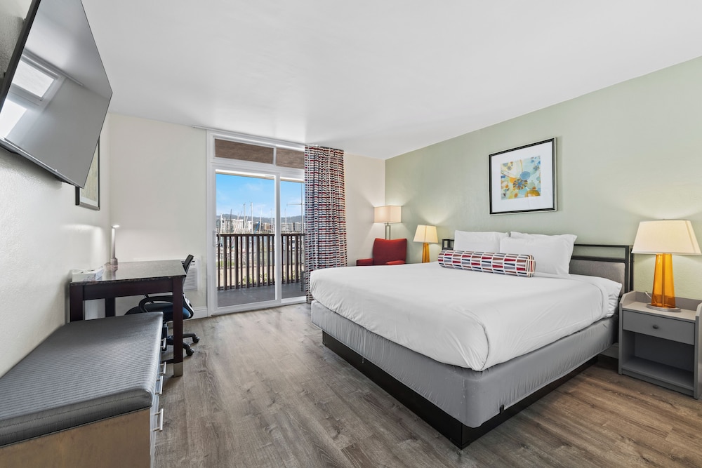 STANDARD, KING BED, COURTYARD VIEW, BALCONY