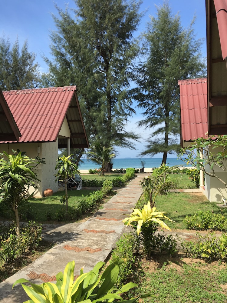 Good Days Lanta Chalet Resort 59/62