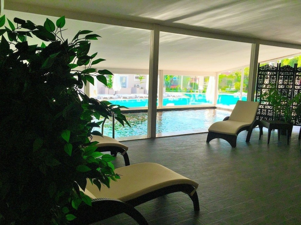 Grand Emir Hotel & SPA 46/85