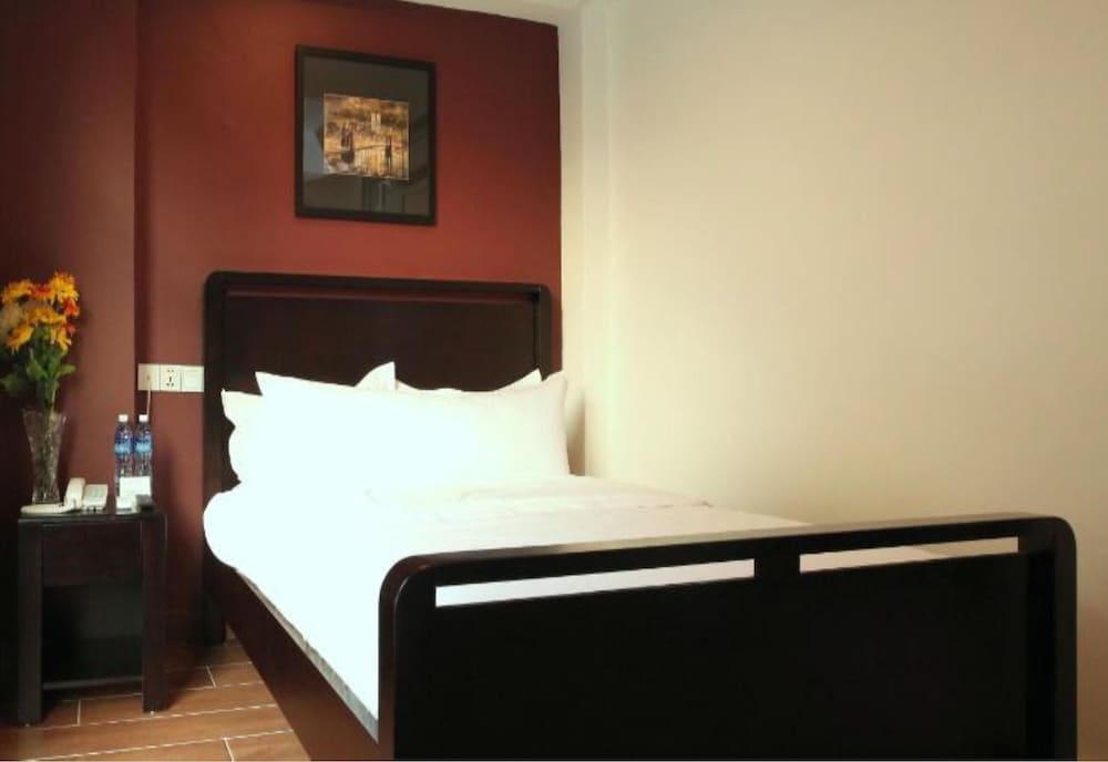 Crossroads Hotel 9/46