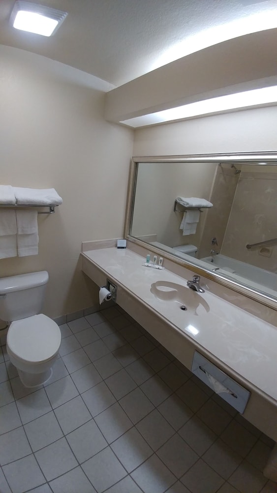 Quality Inn Bastrop, TX 6/42