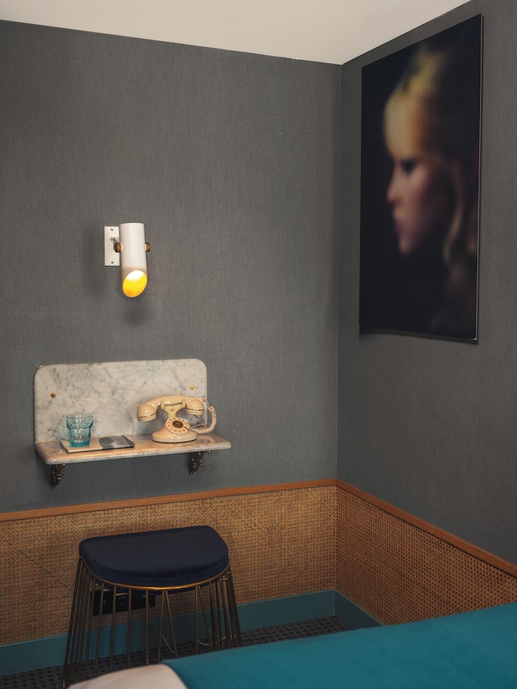 HANDSOME HOTEL BY ELEGANCIA 8/74