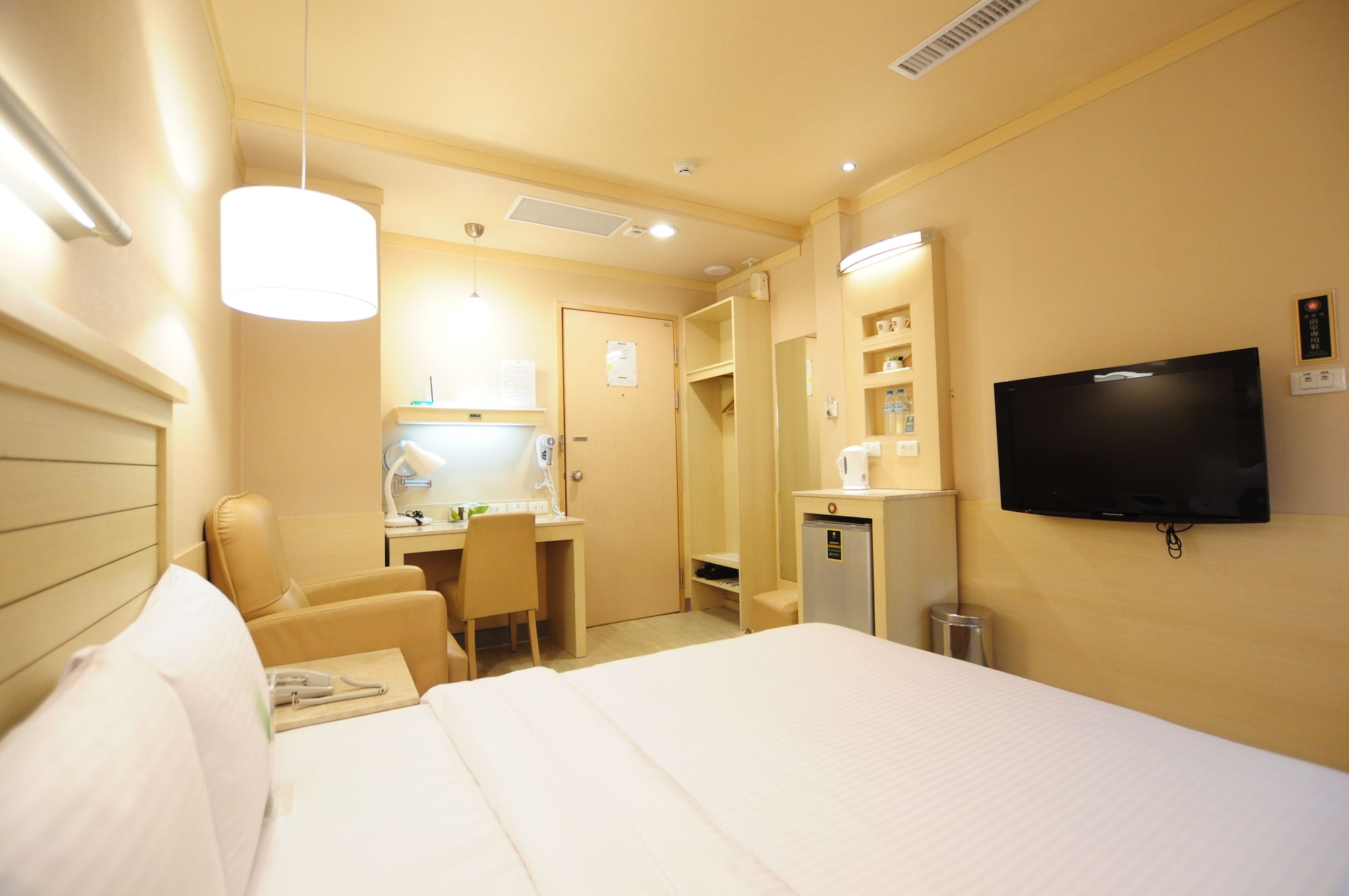 BUSINESS, DOUBLE BED