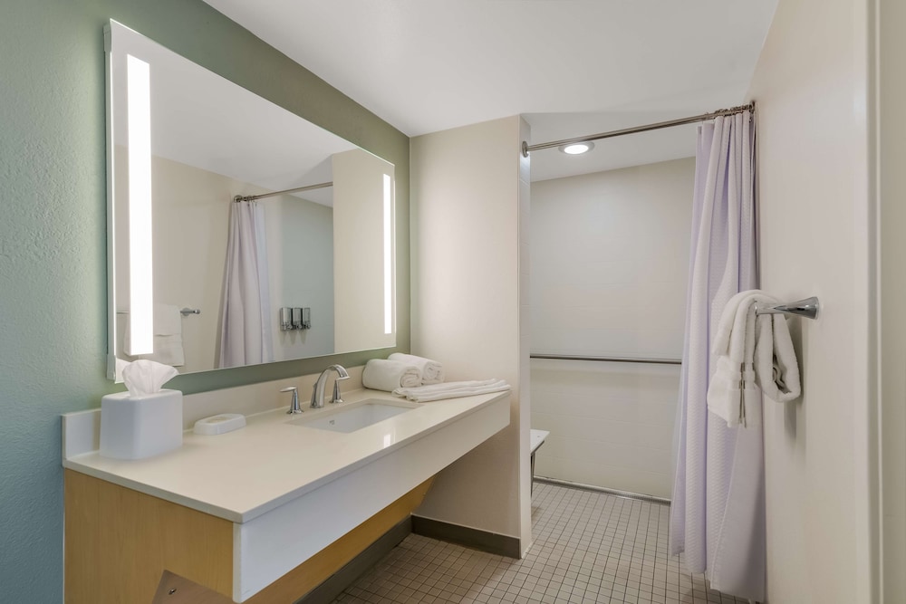 2 Bedrooms, Icon, Suite, King and Queen Bed, Park View، Sonesta ES Suites Orlando International Drive 6/7