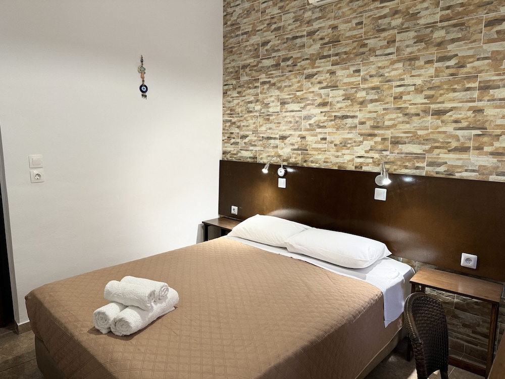 Eleni Rooms 15/40