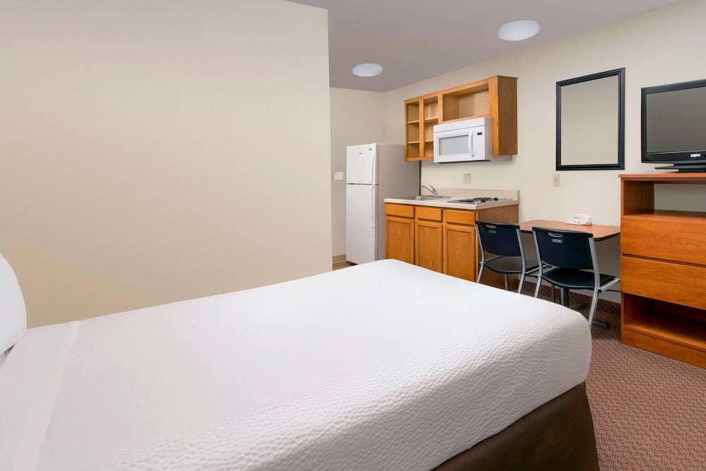 WoodSpring Suites Omaha Bellevue 8/17