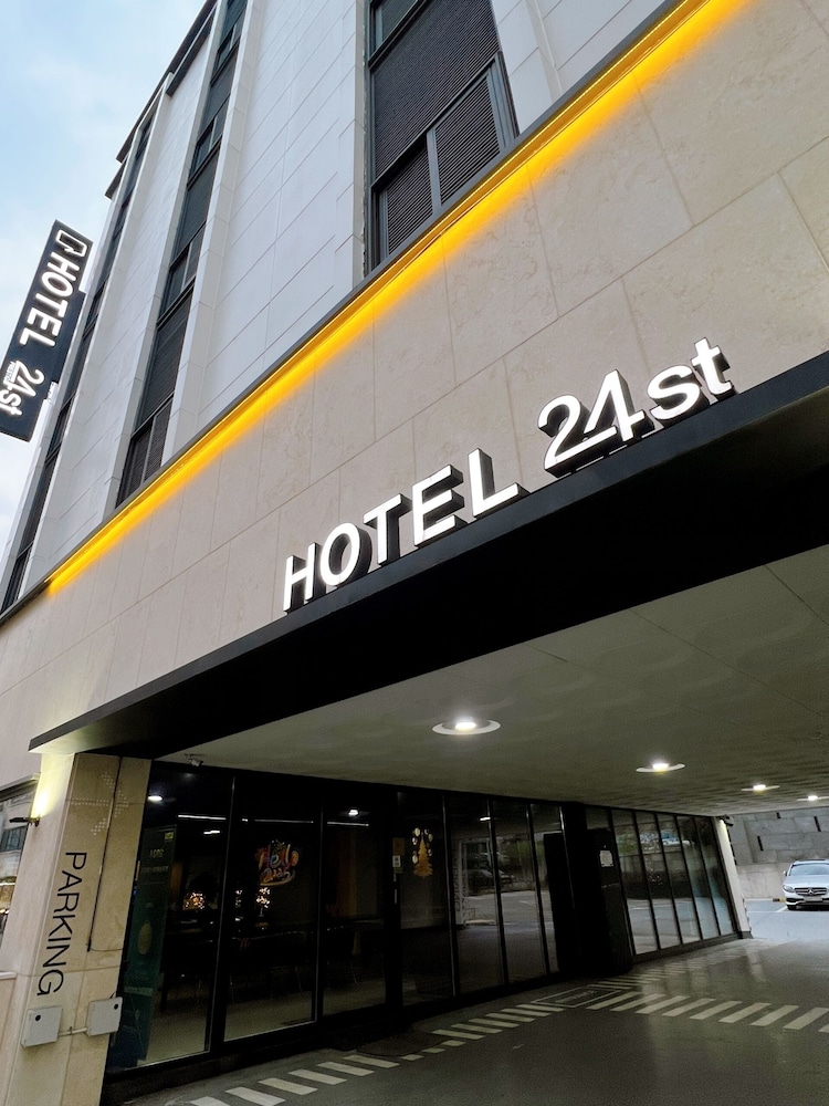 Hotel 24st Urban Brown Seosan Lake Park in SEOSAN
