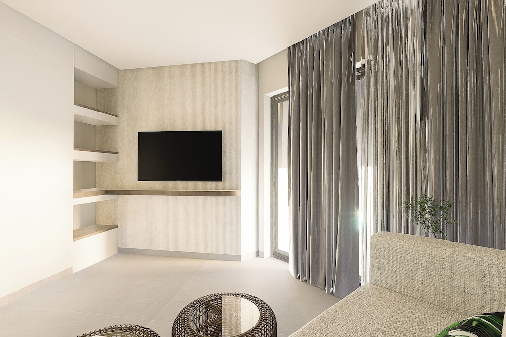 Galaxy Suites Boutique Resort 124/133