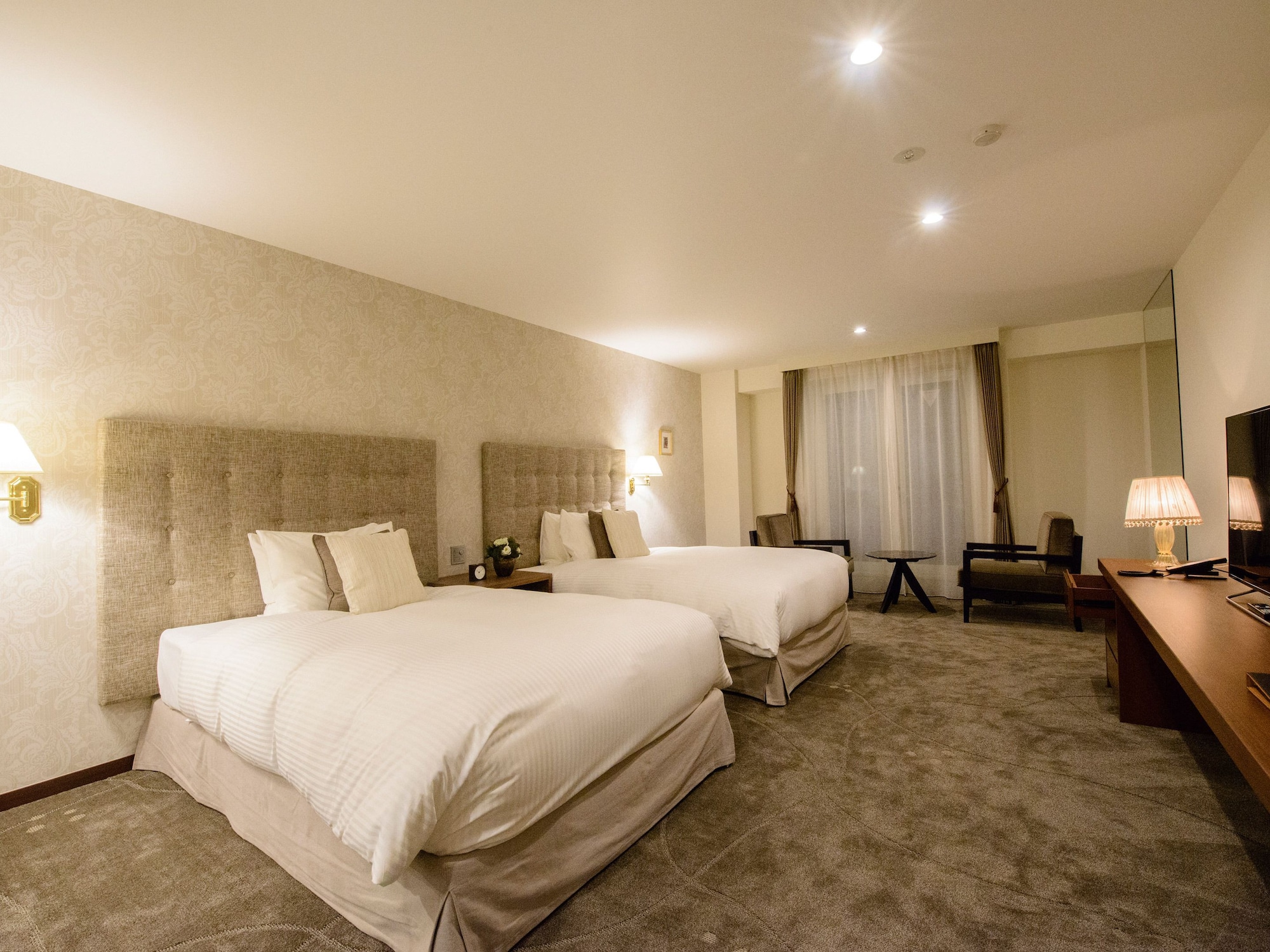 DELUXE, TWIN BEDS
